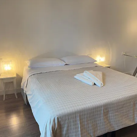 5 Minutes' Walk From The Olympic Stadium *