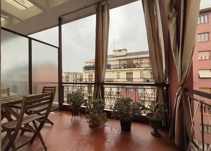 Apartment 5 Minutes' Walk From The Olympic Stadium *