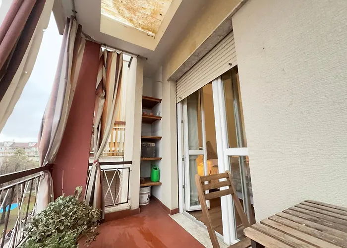 Appartement 5 Minutes' Walk From The Olympic Stadium